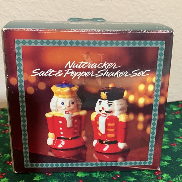 Vintage 1993 Nutcracker Salt & Pepper Shaker Set, VIB - Picture 9 of 9
